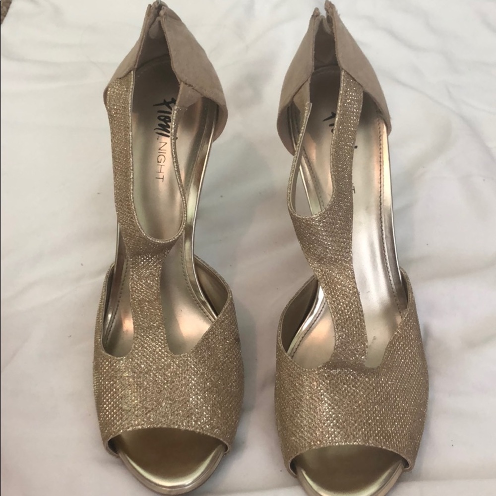 Sparkly golden heels